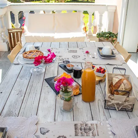 Le Rondini Bed & Breakfast Castronno