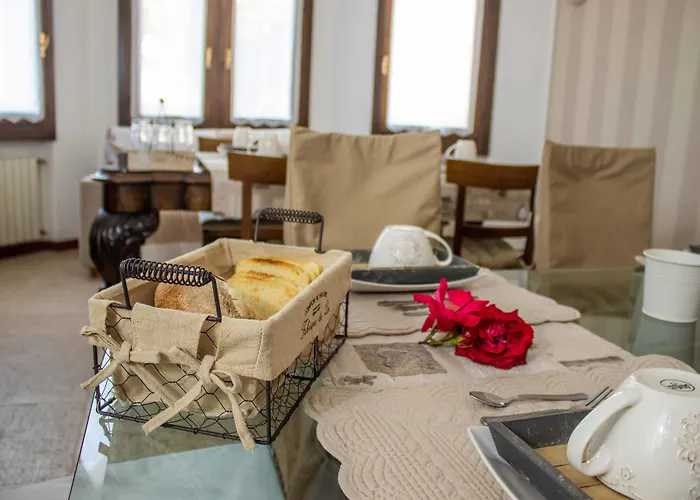 Le Rondini Bed & Breakfast Castronno