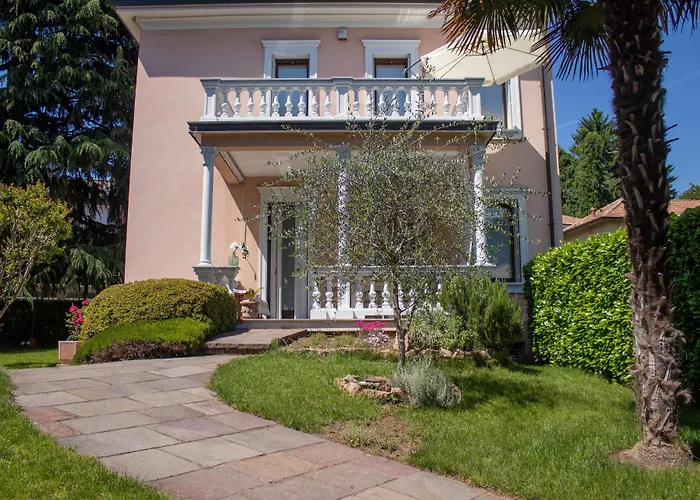 Le Rondini Bed & Breakfast 4*