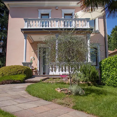Le Rondini Bed & Breakfast 4*
