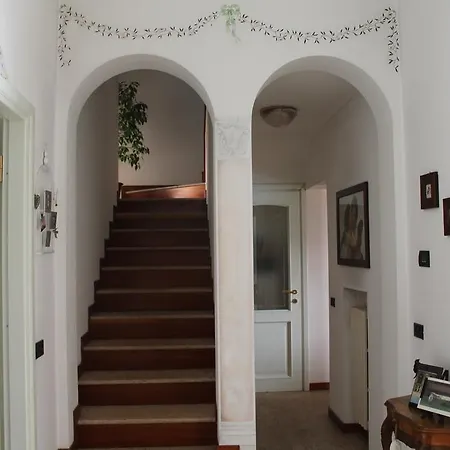 Le Rondini Bed & Breakfast 4*